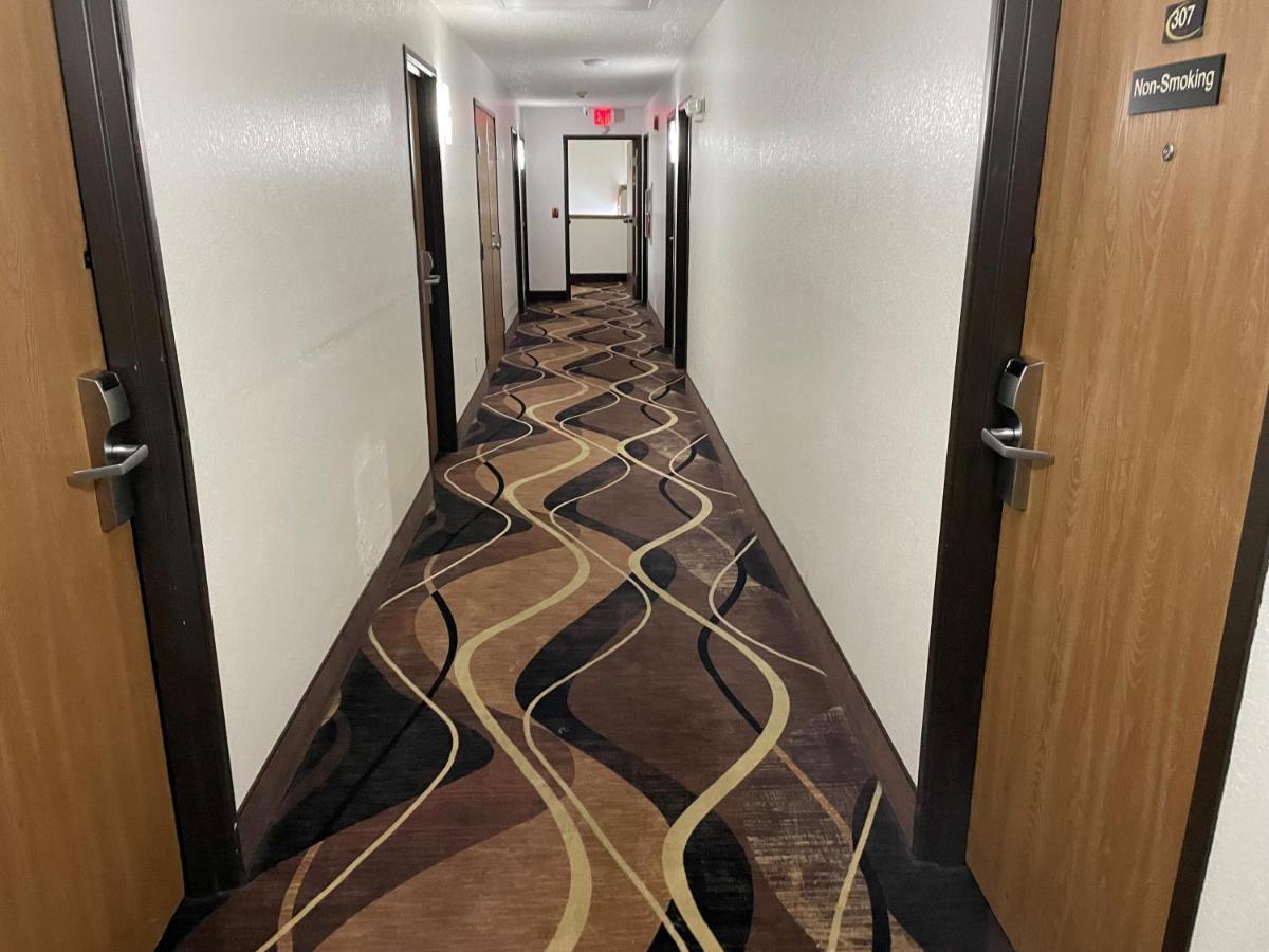 Hotel Super 8 By Wyndham Altoona Extérieur photo