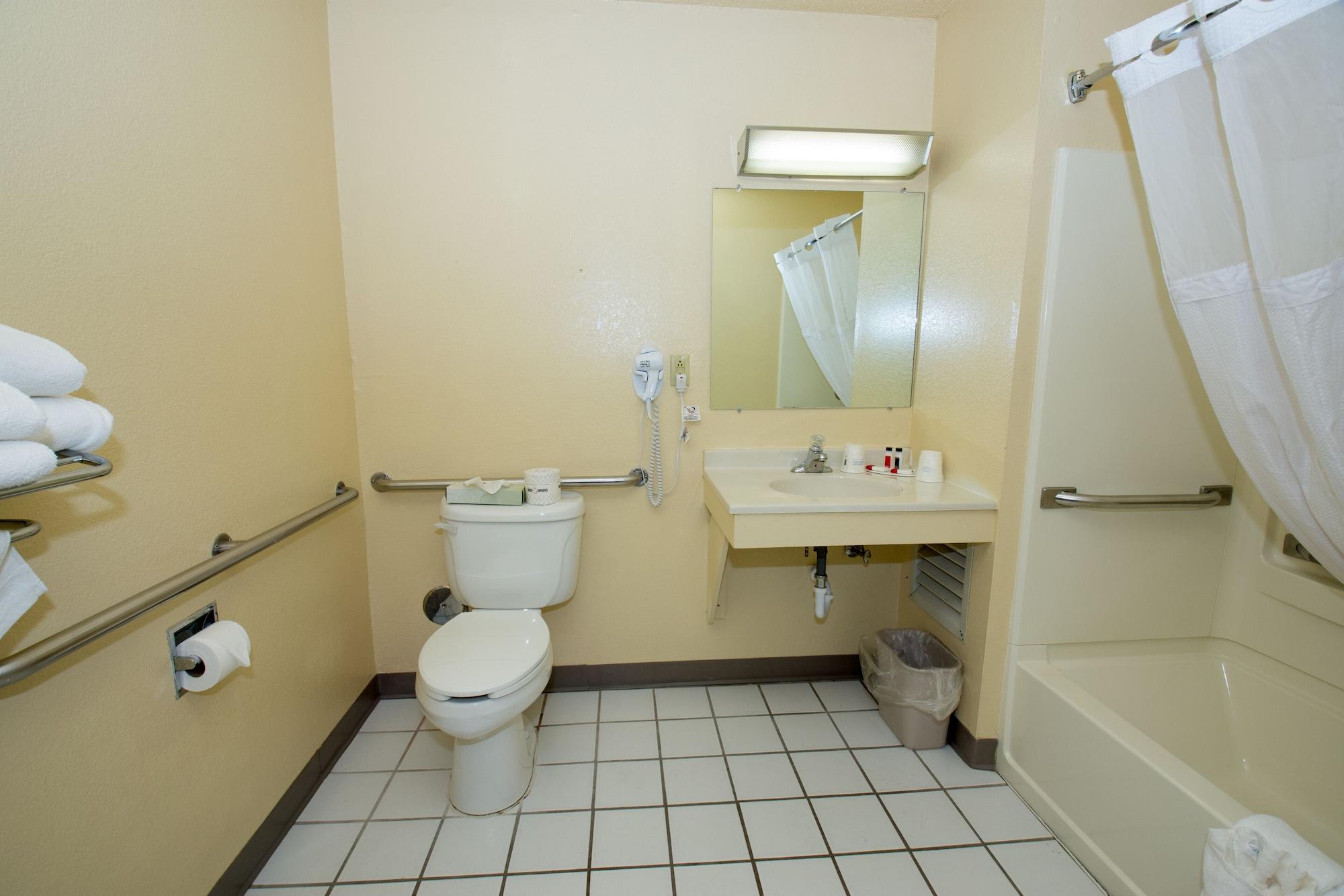 Hotel Super 8 By Wyndham Altoona Extérieur photo