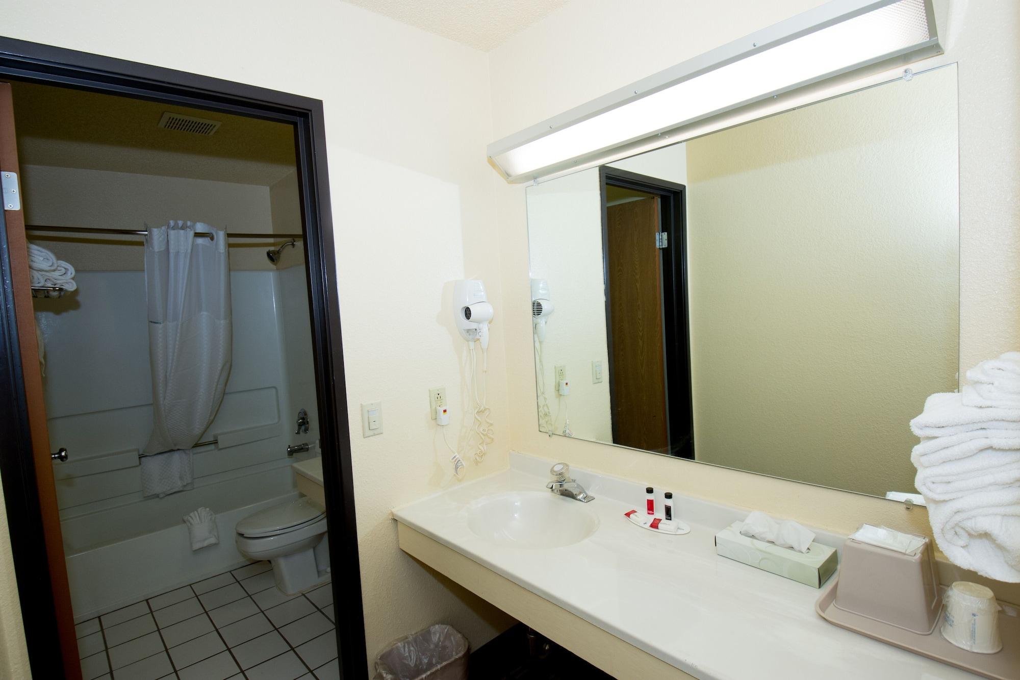 Hotel Super 8 By Wyndham Altoona Extérieur photo