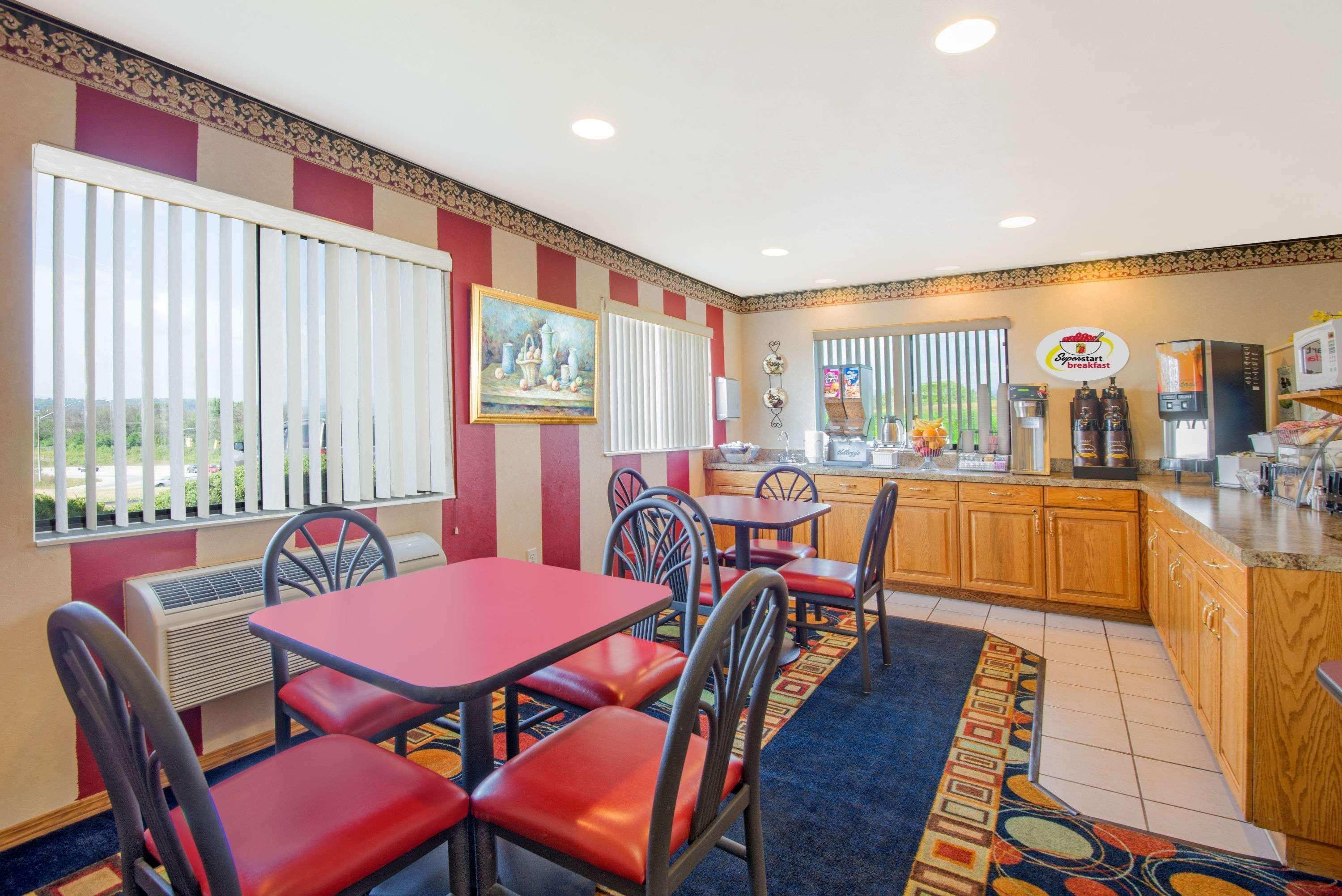 Hotel Super 8 By Wyndham Altoona Extérieur photo