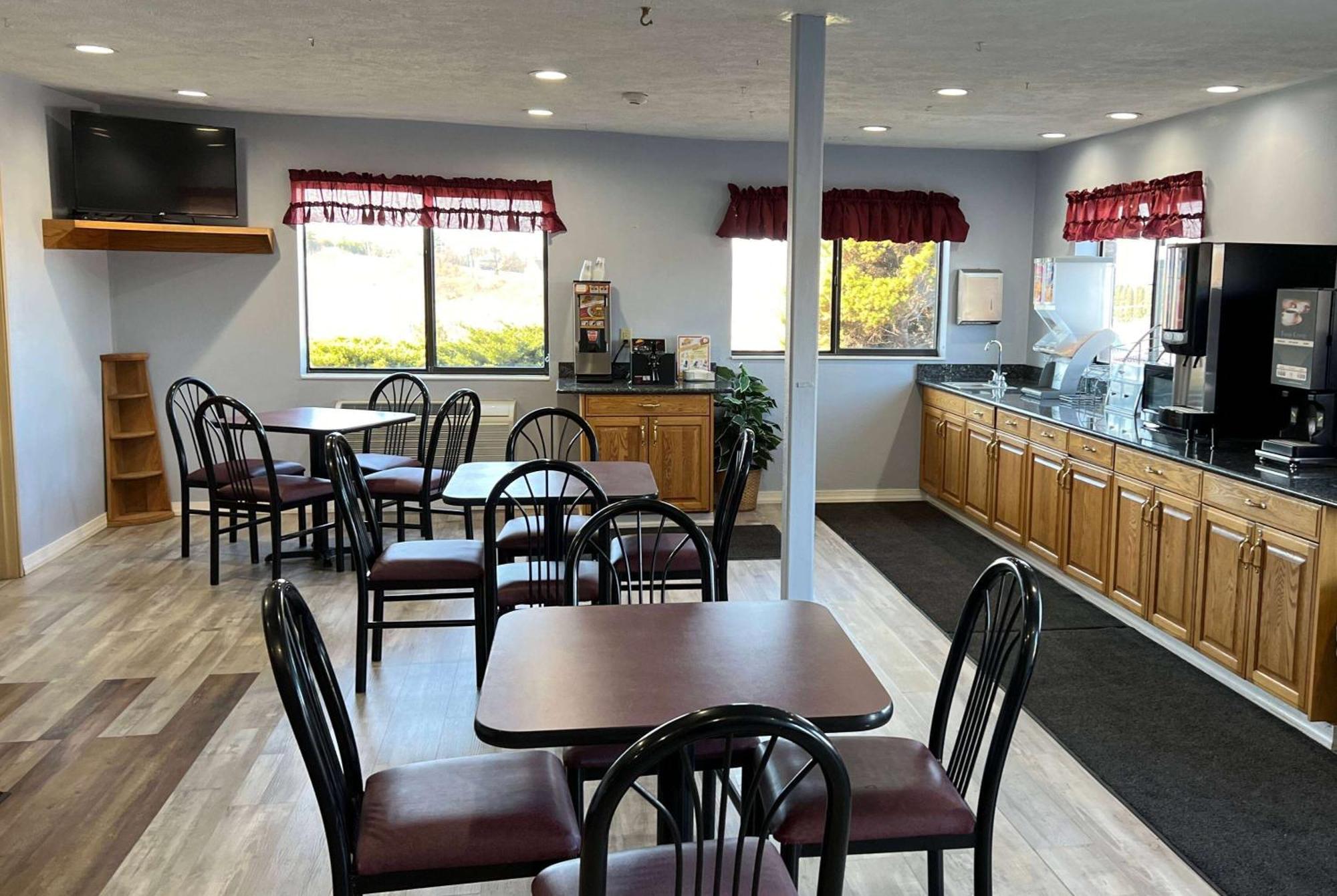 Hotel Super 8 By Wyndham Altoona Extérieur photo