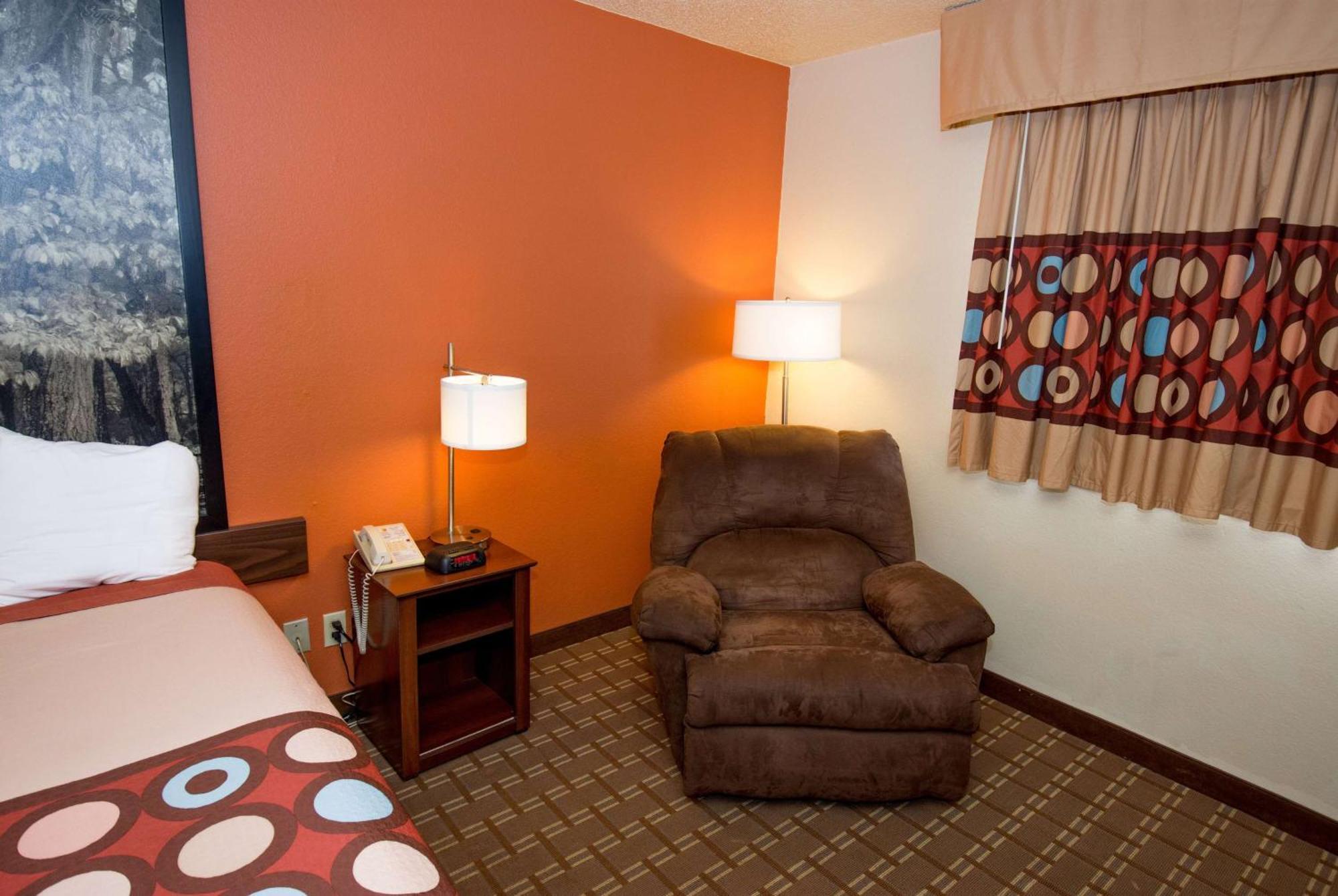 Hotel Super 8 By Wyndham Altoona Extérieur photo